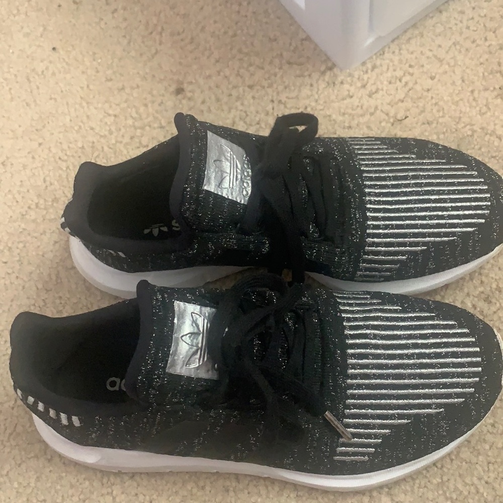 Athletic shoes
